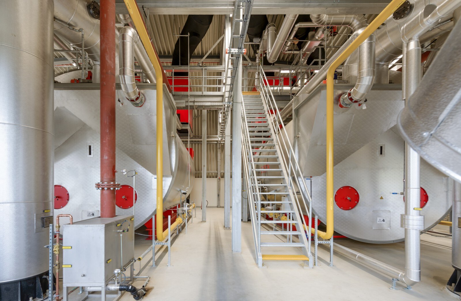Integrated flue gas heat exchanger on hot water boilers (UT-HZ) in a system